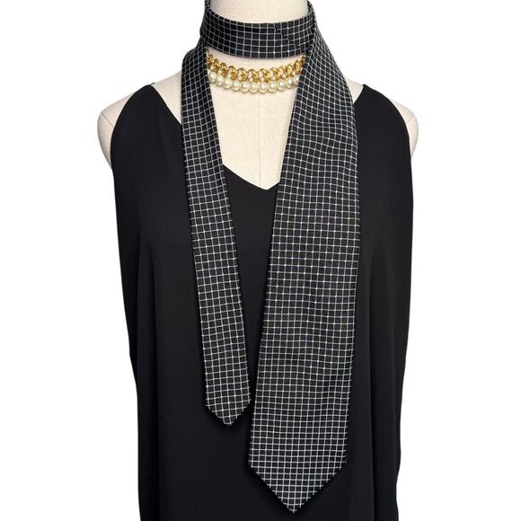 Brooks Brothers 100% silk twill window pane geometric square tie 4” w - Picture 3 of 5